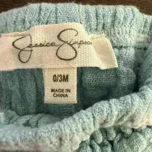 Jessica Simpson - cute outfit includes top and bloomers 0-3 months EUC - Picture 4 of 4